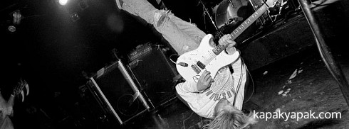 Kurt Cobain facebook kapak fotoğrafı